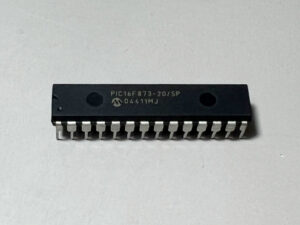 การทำลายซอฟต์แวร์ IC PIC16F873 เกี่ยวข้องกับเทคนิคชุดหนึ่งที่มุ่งเป้าไปที่การถอดรหัสหรือแคร็กเฟิร์มแวร์ที่เข้ารหัสซึ่งเก็บไว้ในหน่วยความจำแฟลชและหน่วยความจำ EEPROM ไมโครคอนโทรลเลอร์ (MCU) PIC16F873 ที่ปลอดภัยได้รับการออกแบบด้วยการป้องกันที่ปลอดภัยซึ่งทำให้ซอฟต์แวร์ซึ่งรวมถึงข้อมูลไบนารีและเลขฐานสิบหกเข้าถึงได้ยากหากไม่ได้รับอนุญาตอย่างเหมาะสม อย่างไรก็ตาม สามารถใช้เทคนิควิศวกรรมย้อนกลับและการถอดรหัสของไมโครโปรเซสเซอร์ PIC16F873 เพื่อปลดล็อกเฟิร์มแวร์ที่ถูกล็อค ทำให้สามารถแยกโปรแกรมที่ฝังไว้หรือโค้ดต้นฉบับเพื่อวัตถุประสงค์ที่ถูกต้องได้