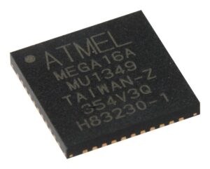 نرم افزار بازیابی میکروکنترلر ATmega16A شامل شکستن یا رمزگشایی سیستم عامل ایمن ذخیره شده در حافظه فلش MCU ایمن و حافظه EEPROM است. ATmega16A، مانند بسیاری از MCU ها، با ویژگی های محافظتی طراحی شده است تا داده های باینری و هگزیمال خود را قفل کند، و دسترسی به نرم افزار تعبیه شده بدون ابزار و تکنیک های مناسب را دشوار می کند. برای باز کردن قفل سفت‌افزار، اغلب از روش‌های مهندسی معکوس برای دور زدن پروتکل‌های رمزگذاری و بازیابی کد منبع استفاده می‌شود.