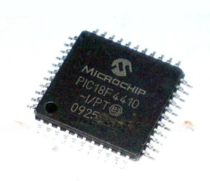 recuperar o código-fonte Microchip PIC18F4410 MCU da memória do programa flash e da memória de dados eeprom pode nos ajudar a extrair o conteúdo protetor do firmware incorporado do microprocessador PIC18F4410 de seu flash após desativar o fusível de segurança, copiar arquivo binário ou dados heximais do código-fonte após o microcontrolador PIC18F4410 bloqueado por crack;