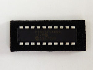 crackear la protección de la memoria del MCU del microchip PIC18F14K50 protegido y recuperar el contenido flash del microcontrolador PIC18F14K50 protegido y el software eeprom de la memoria, copiar datos heximales incorporados o código fuente binario del microprocesador PIC18F14K50 cifrado;